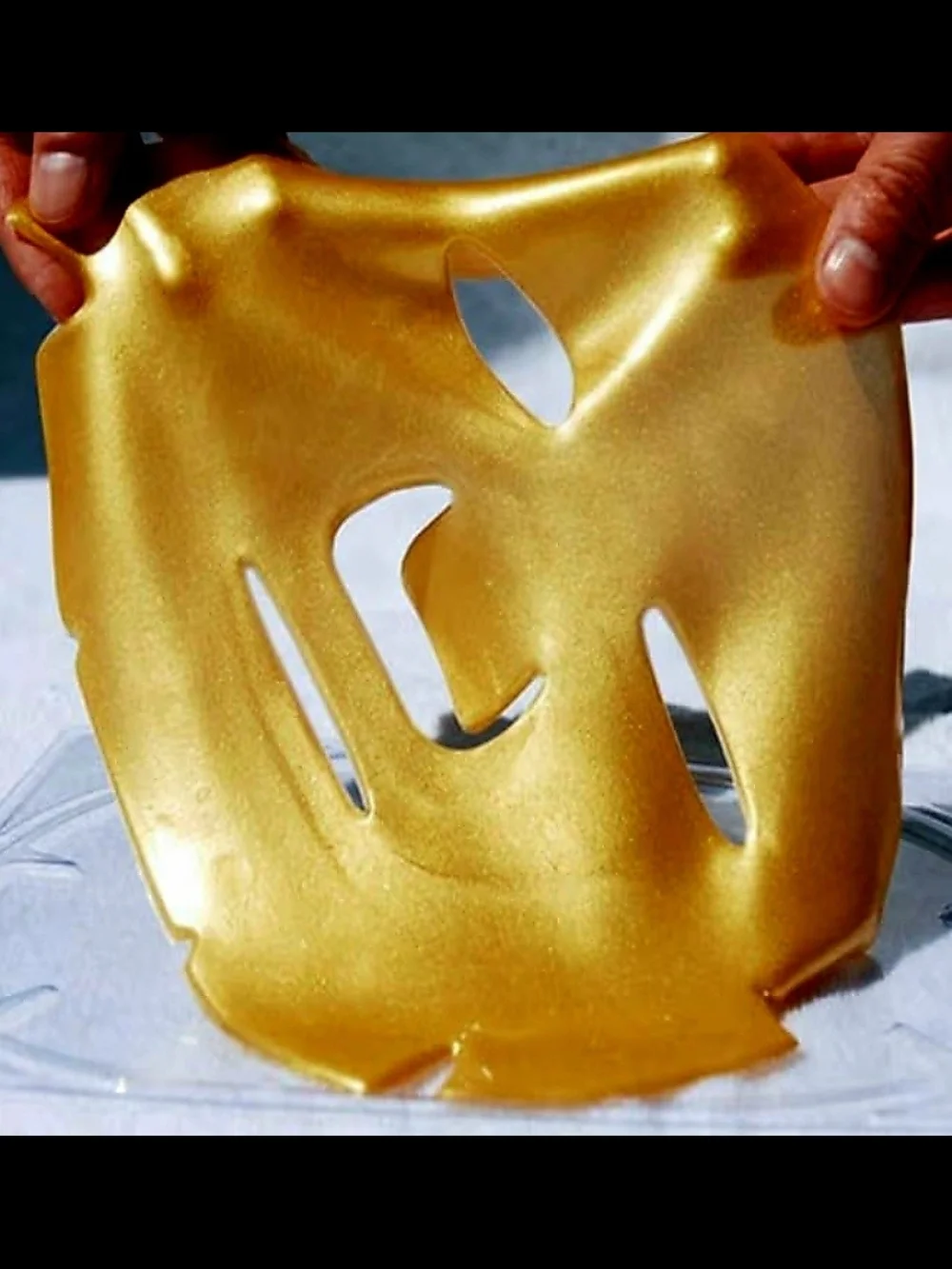 Prèdirè Paris COLLAGEN INFUSED GOLD MASKS come in 1  BOXED SET of 10